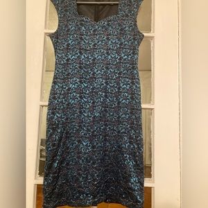 Sweetheart neckline, knee length, stretch pencil dress